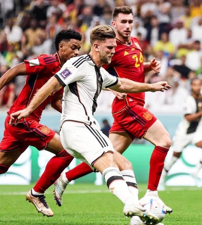 弗里克：佩德里只是有点累；德容生病了所以我们让他回家休息