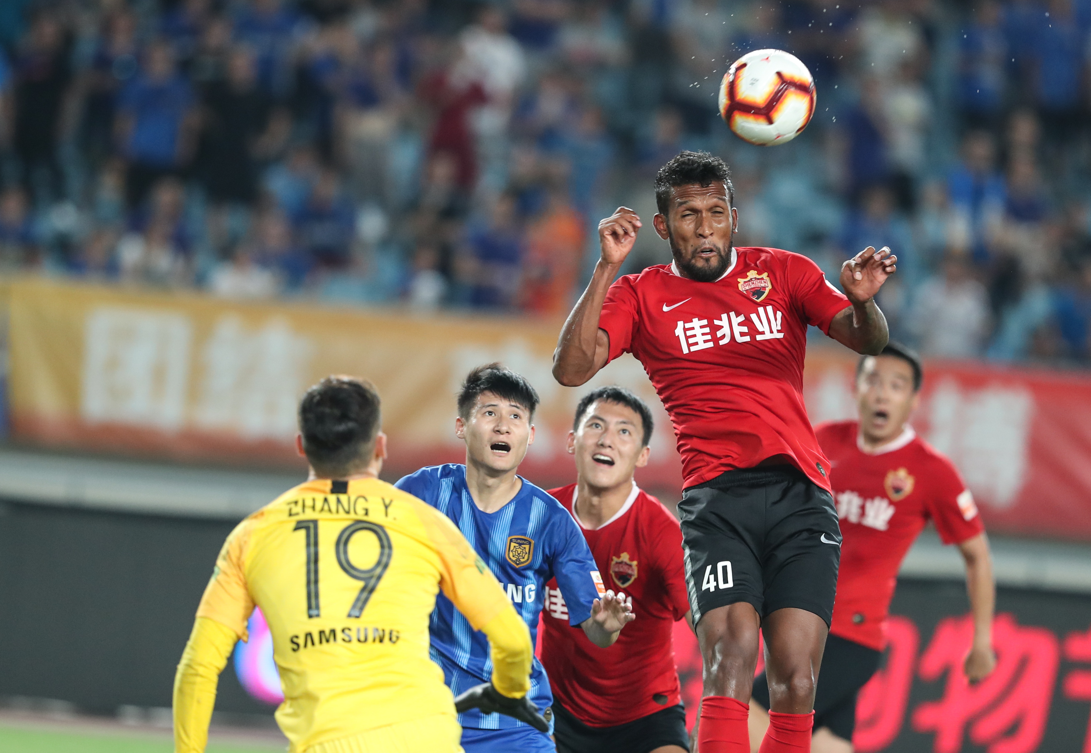 湖人詹姆斯关键时刻命中绝杀