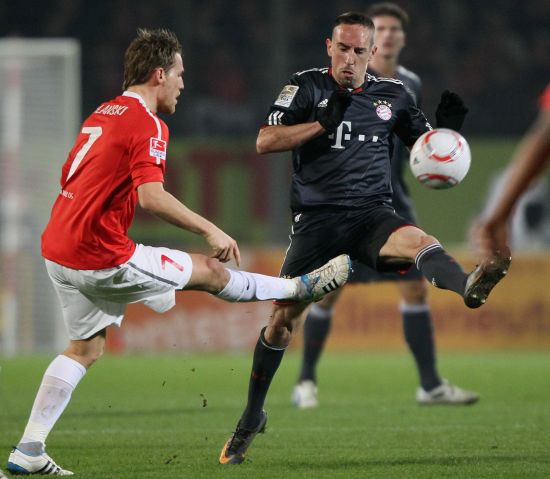 维拉客场4-3逆转布莱顿，终结其英超主场不败纪录，升至第三名。