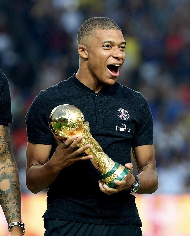 邵佳一告别西海岸球员：一天是你们教练，就永远是