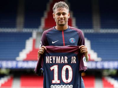 托蒂：说C罗的坏话只能说明你在嫉妒他，他和梅西的水平相当