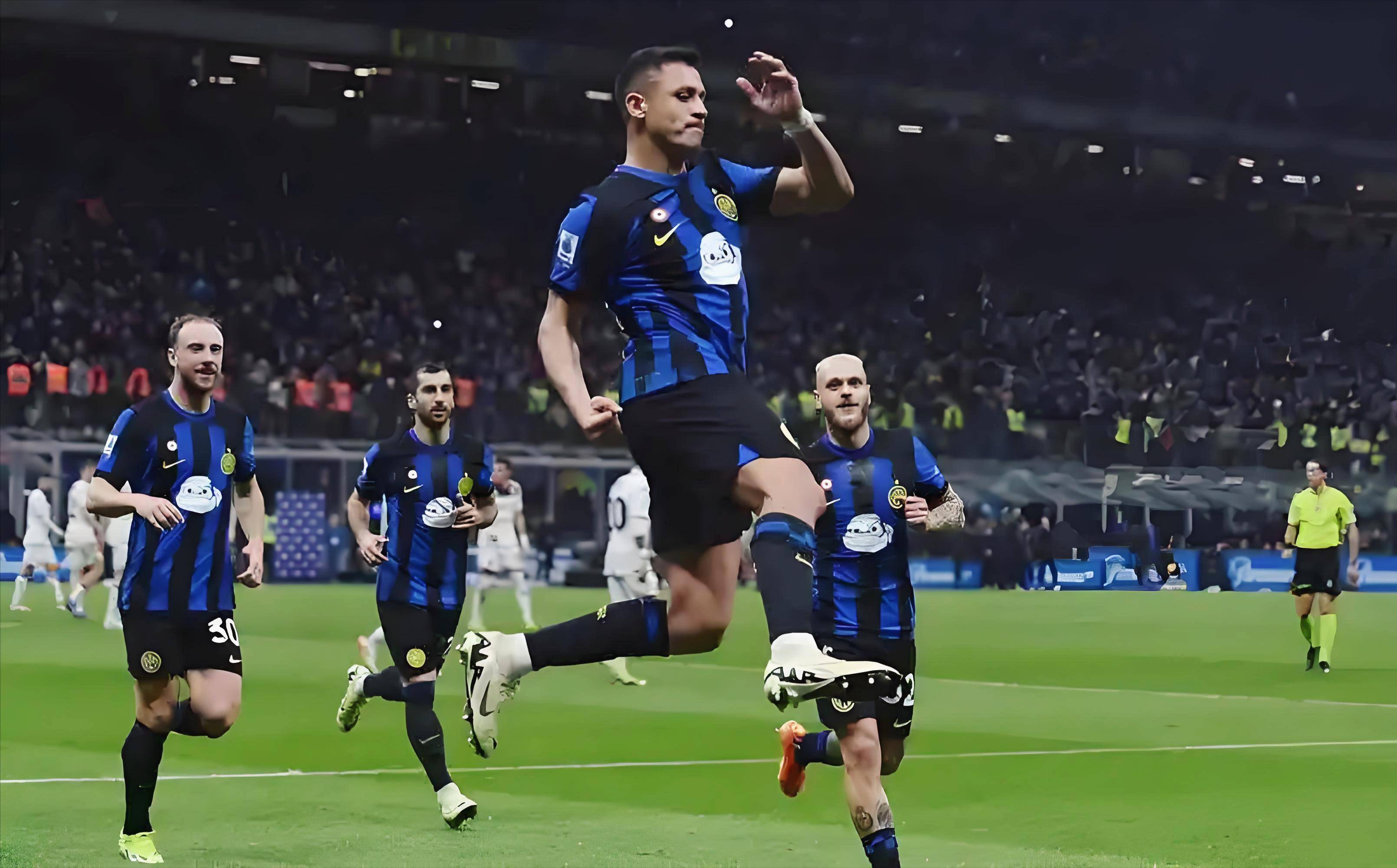 王曼昱3-0横扫李恩惠，发挥稳定，技术多样，孙颖莎等队友观战学习。