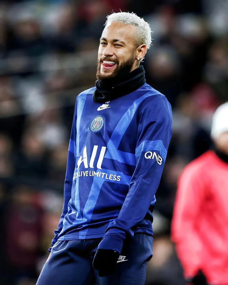 阿莫林：我喜欢马兹拉维的性格，曼联的领导小组不只是看年龄